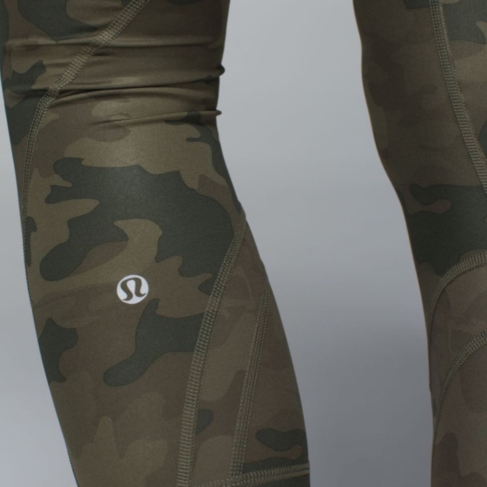 {Lululemon} Inspire II Crop - Camo: Size 6